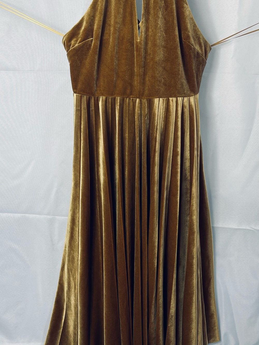 Gianni Bini Jenni Velour Gold Pleated Slip Dress - Elegant Partywear size L NWT